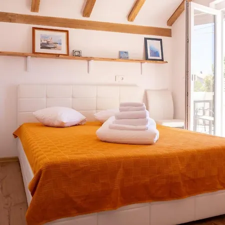 Gemuetliches Haus Mit Terrasse Appartamento Bibinje