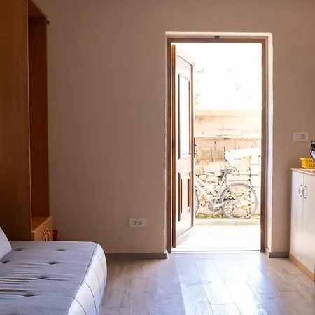 Gemuetliches Haus Mit Terrasse Appartamento *